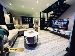 Luxurious 4-BEDROOM House, Near Heathrow Terminal 4